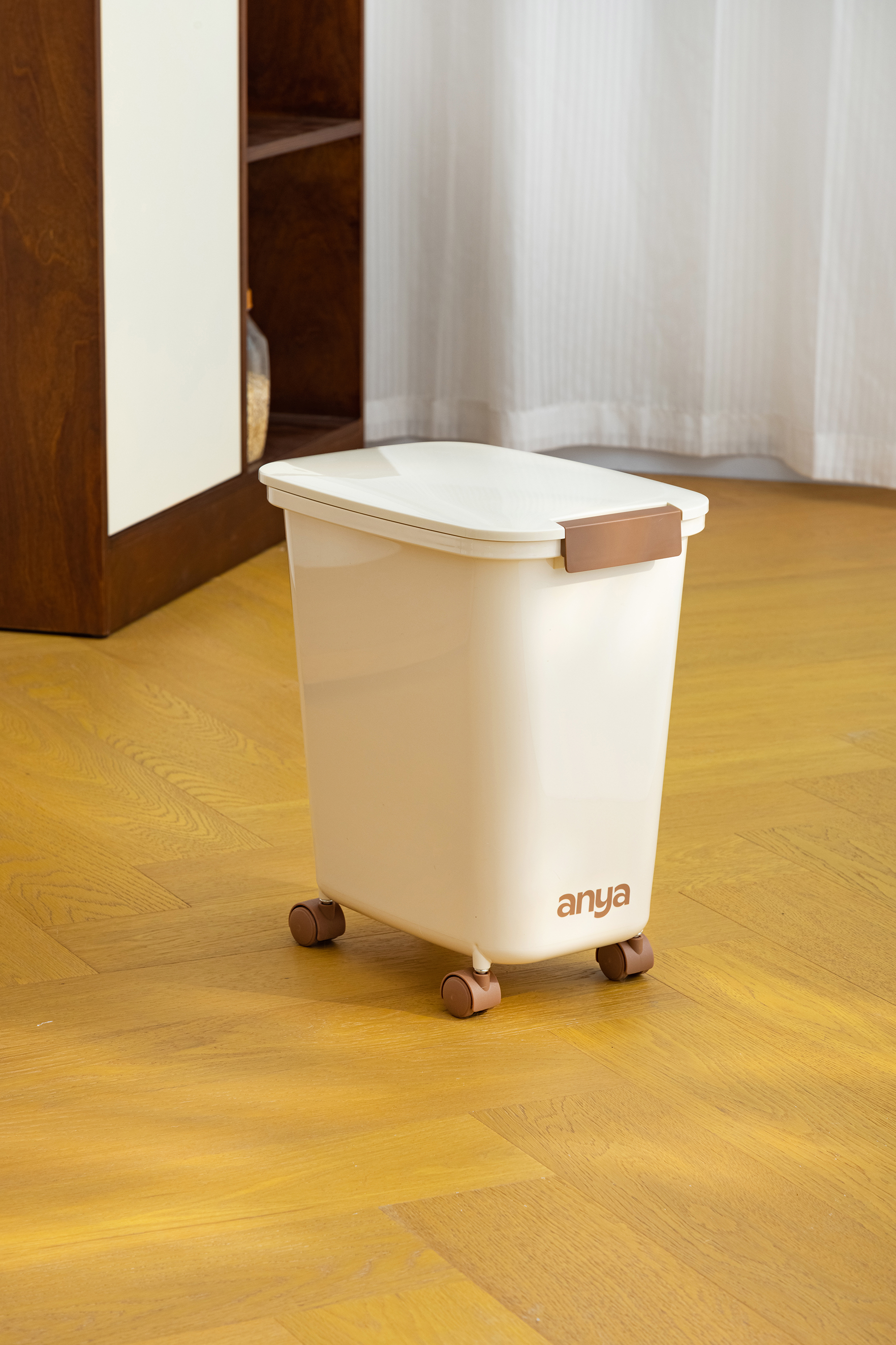 Slim FlipLock Container 12L w/ Wheels